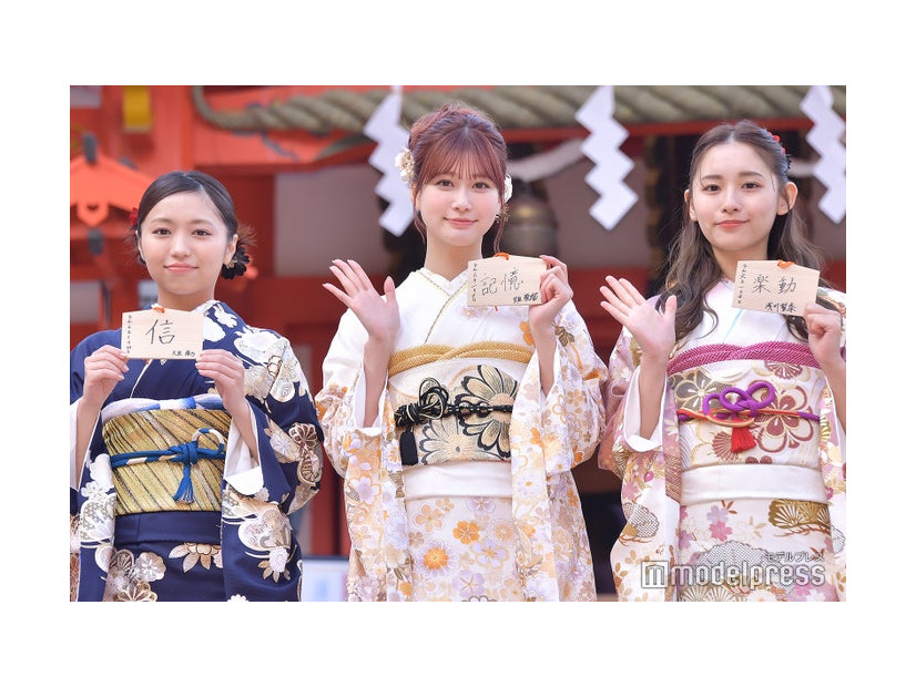 「エイベックス・マネジメント・エージェンシー新春参拝＆晴れ着撮影会」に出席した（左から）大原優乃、生見愛瑠、浅川梨奈（C）モデルプレス