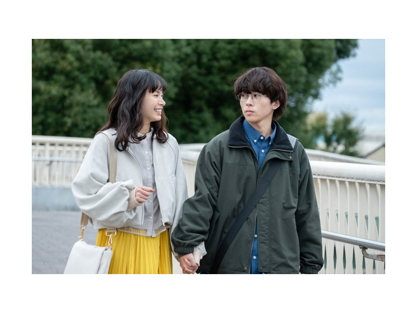 関水渚、末澤誠也「彼女と彼氏の明るい未来」第2話より（C）「彼女と彼氏の明るい未来」製作委員会・MBS