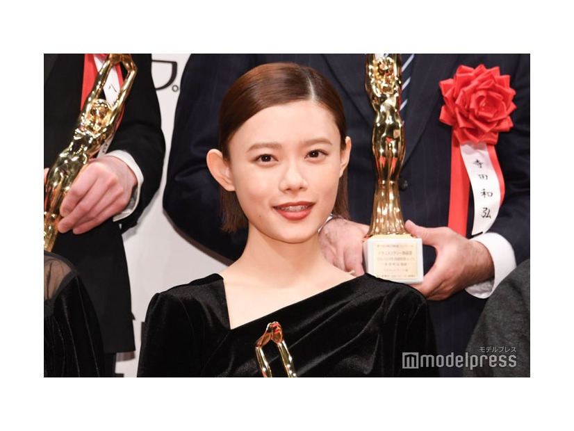「第78回毎日映画コンクール」授賞式に登壇した杉咲花（C）モデルプレス