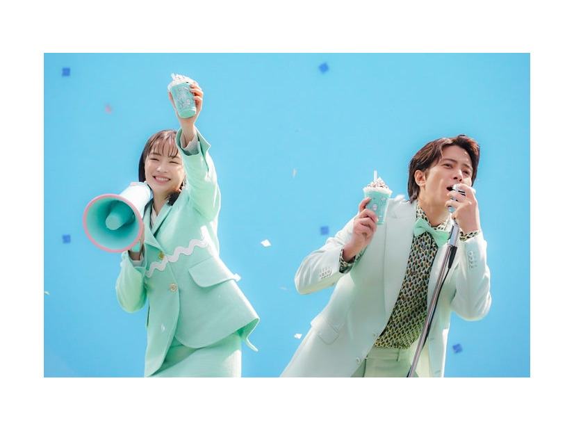 広瀬すず、山下智久／新TVCM「マックカフェ『しあわせすぎるっ！チョコミント』」篇メイキングより（提供写真）