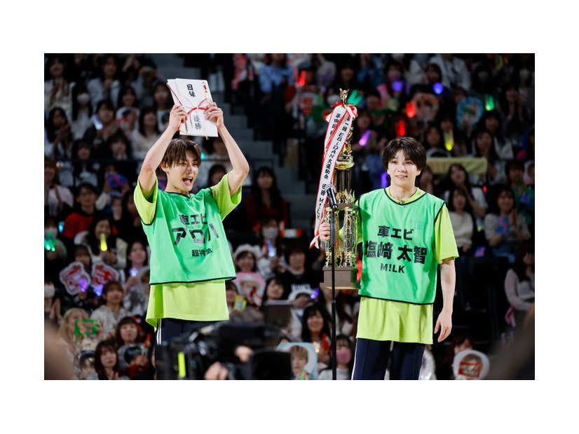 優勝した車エビのアロハ、塩崎太智、（C）「DAN！DAN！EBiDAN！」製作委員会／笹森健一、高橋定敬