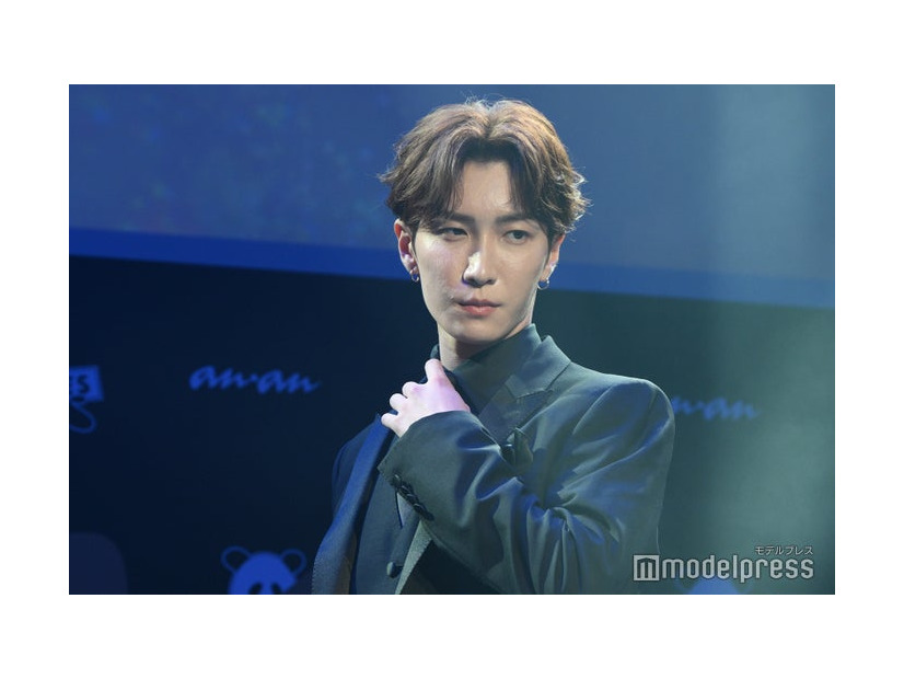 生配信されていることを知らない渡辺翔太（C）モデルプレス