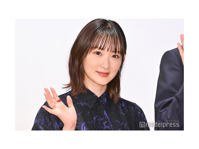 茶髪の生駒里奈（C）モデルプレス