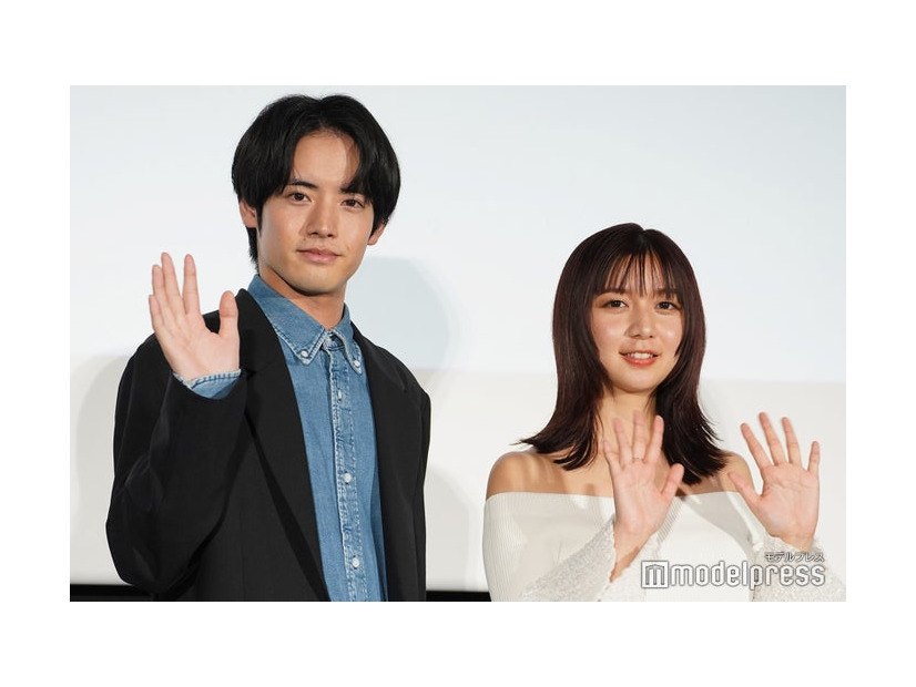 映画「366日」大ヒット御礼舞台挨拶に出席した赤楚衛二、上白石萌歌（C）モデルプレス