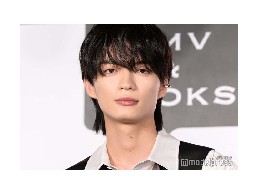 黒髪の杢代和人（C）モデルプレス