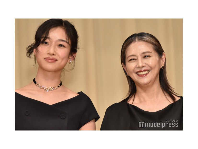 「第67回ブルーリボン賞」授賞式で初対面となった河合優実、小泉今日子（C）モデルプレス