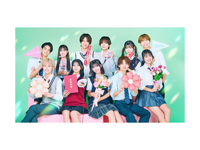 （後列左から）ゆうすけ、その、じゅま、れお、あやな、いっさ（前列左から）そうま、じゅり、めがん、らいと、あすか「今日、好きになりました。卒業編2025inシンガポール」（C）AbemaTV, Inc.