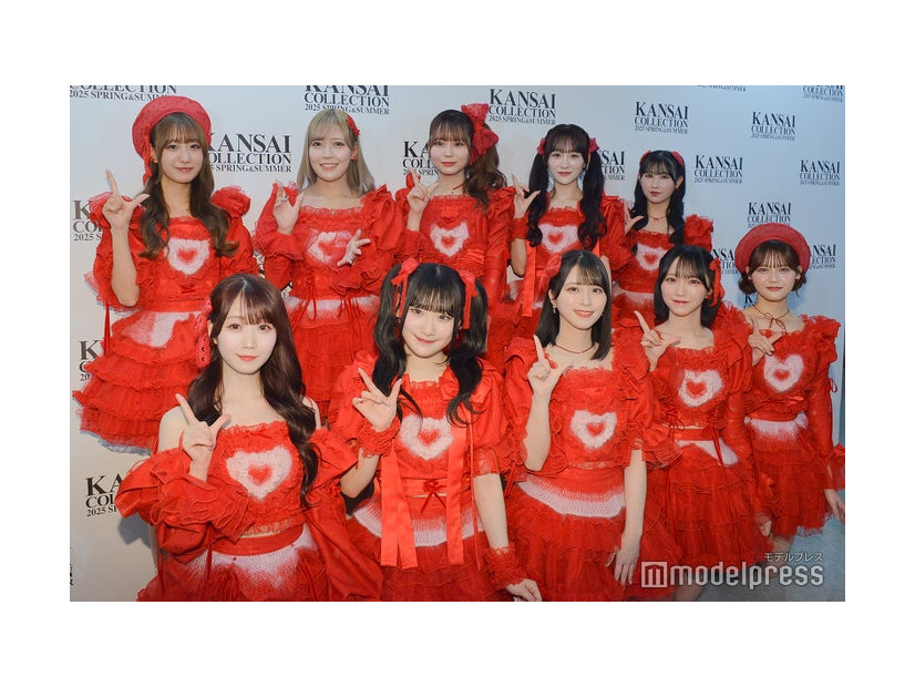 囲み取材に応じた＝LOVE／（上段左から）瀧脇笙古、諸橋沙夏、大場花菜、音嶋莉沙、山本杏奈（下段左から）大谷映美里、齋藤樹愛羅、佐々木舞香、野口衣織、高松瞳（C）モデルプレス
