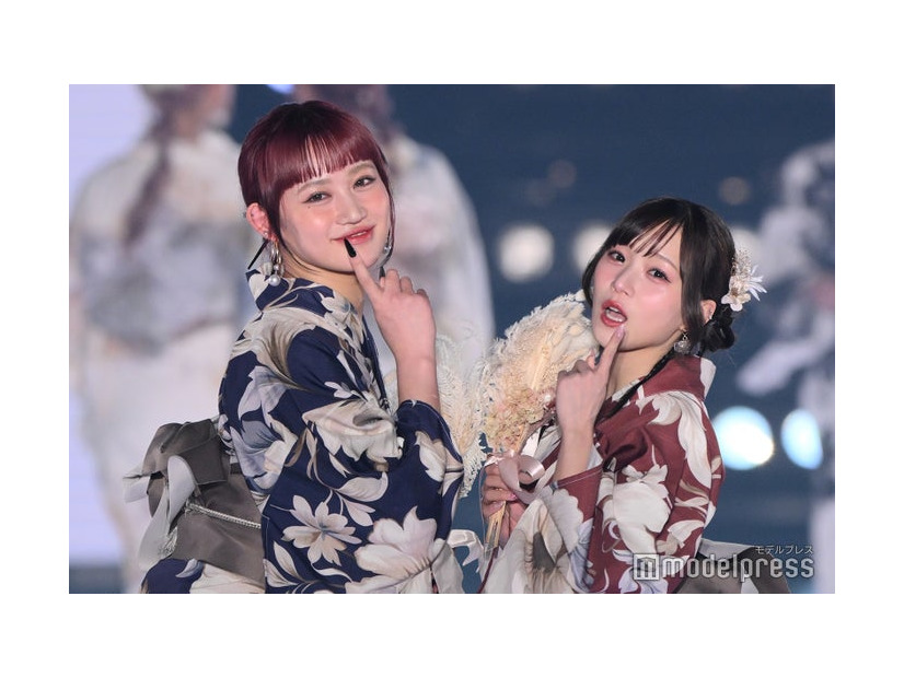 佐々木莉佳子、稲場愛香（C）モデルプレス
