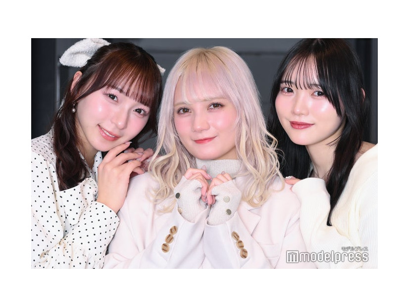 モデルプレスのインタビューに応じた塩川莉世／SWEET STEADY、宮野静／CANDY TUNE、真鍋凪咲／CUTIE STREET（C）モデルプレス