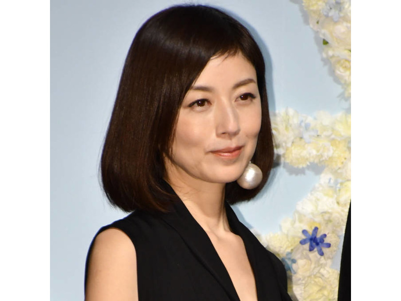 「肌綺麗」高岡早紀、表参道を散策するスッピンSHOTに反響「3度見する美しさ」