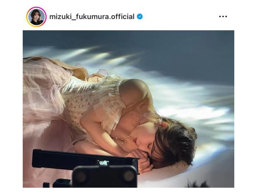 ソロデビュー控える譜久村聖、美デコルテ際立つドレスSHOTをファン絶賛「美しすぎる」「まじで最高」