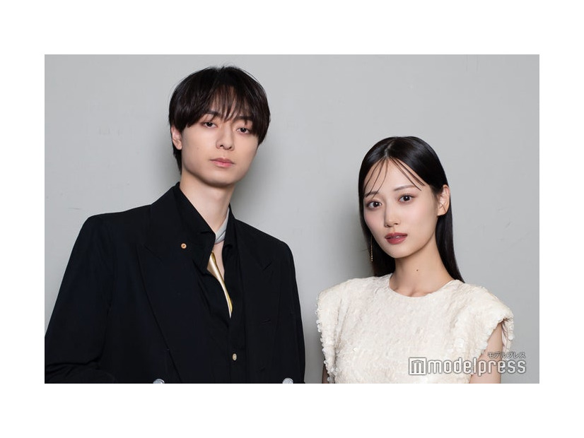 モデルプレスのインタビューに応じた作間龍斗、山下美月（C）モデルプレス