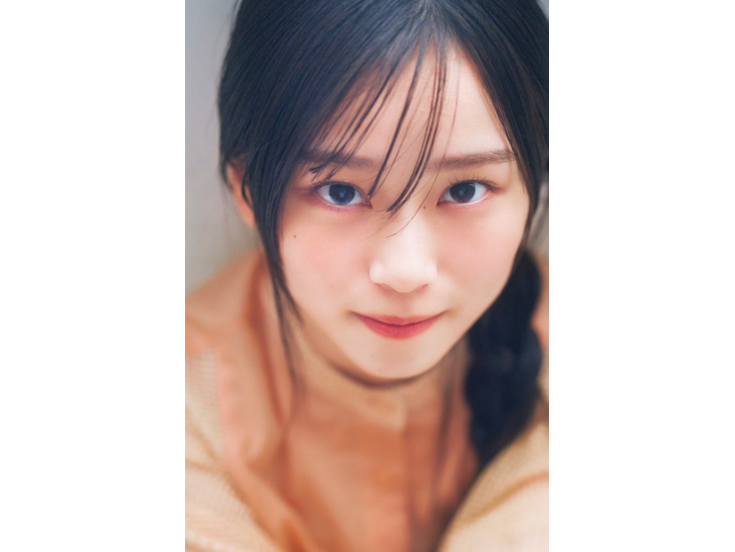 山下瞳月：撮影／神藤剛、スタイリング／優哉、ヘアメイク／田村直子、デザイン／松本麻実（GROSVENOR design.）（画像提供：講談社）