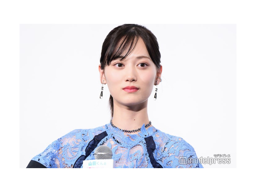 舞台挨拶に登壇した山下美月（C）モデルプレス