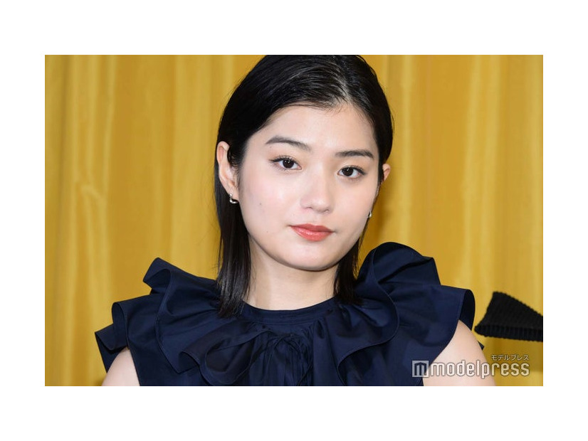 暗髪の蒔田彩珠（C）モデルプレス