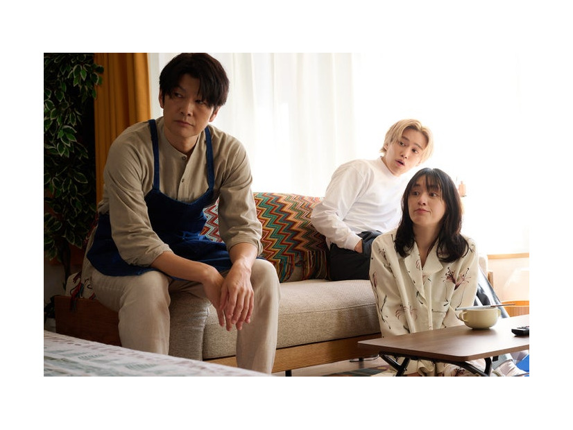 丸山智己、栗山千明、千賀健永「彼女がそれも愛と呼ぶなら」第1話（C）YTV
