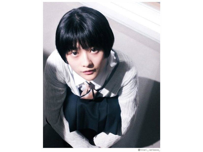 黒髪の芹澤雛梨／Instagramより