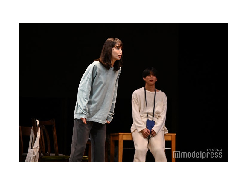 長澤まさみ、松島聡「Bunkamura Production 2025『おどる夫婦』」ゲネプロより（C）モデルプレス
