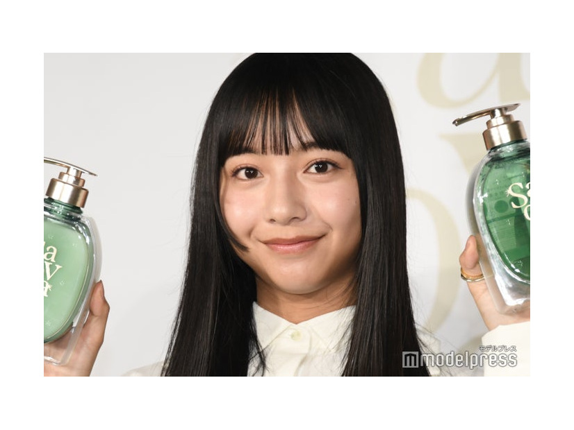 発表会に出席した山之内すず（C）モデルプレス