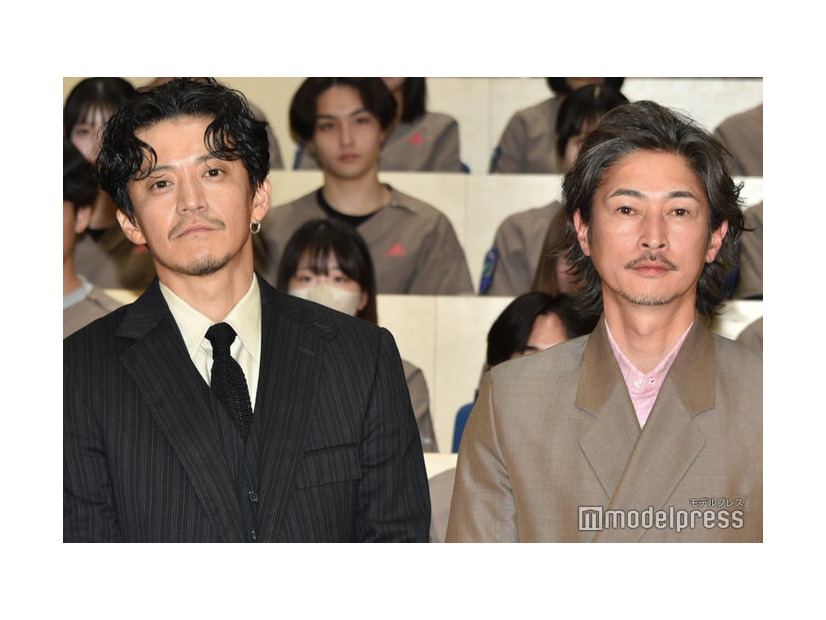 「フロントライン」キックオフイベントに出席した小栗旬、窪塚洋介（C）モデルプレス