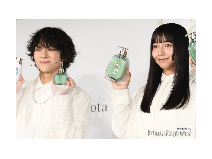 発表会に出席した山下幸輝、山之内すず（C）モデルプレス