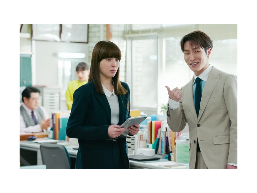 広瀬アリス、渡辺翔太「なんで私が神説教」第1話（C）日本テレビ
