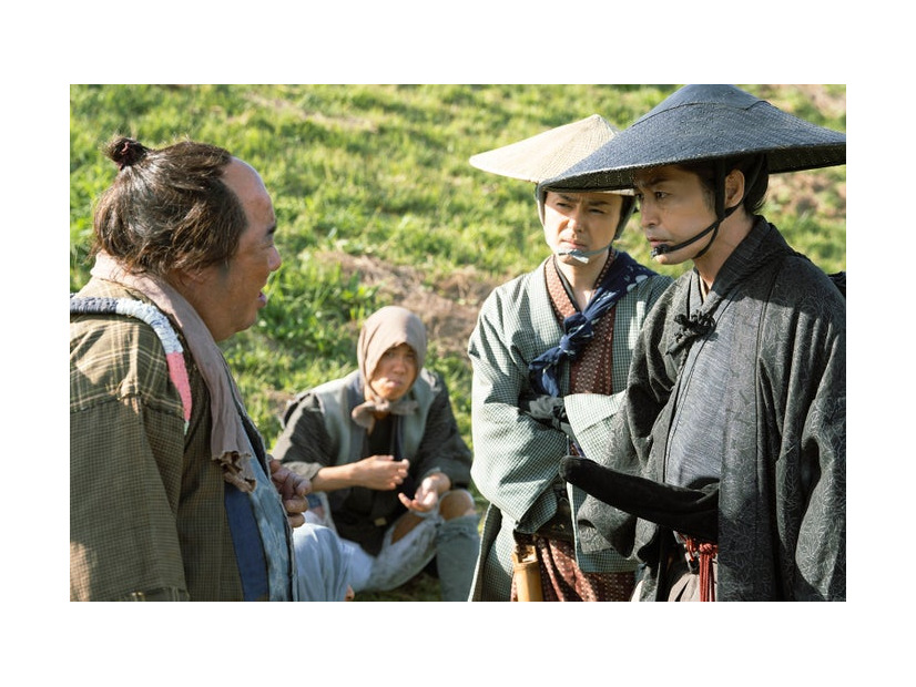 芋洗坂係長、木村了、安田顕「べらぼう～蔦重栄華乃夢噺～」第15話（C）NHK