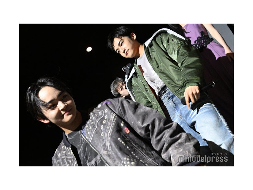 客席後方から登場したTAIKI、KANON（C）モデルプレス