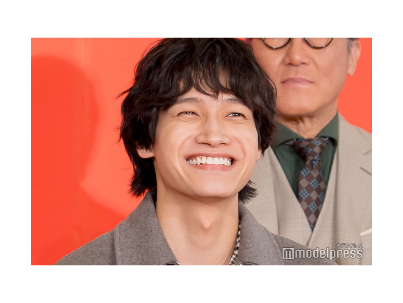 現場で修羅場を経験した佐野晶哉（C）モデルプレス
