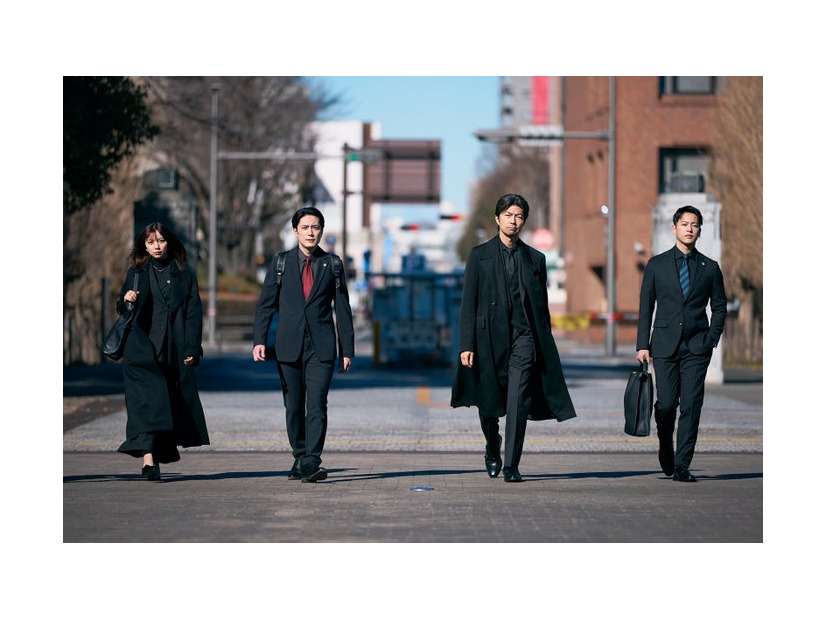 上白石萌歌、間宮祥太朗、仲村トオル、三山凌輝「イグナイト -法の無法者-」第1話（C）TBS