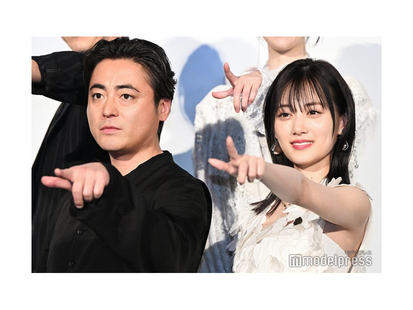 山田孝之、山下美月（C）モデルプレス