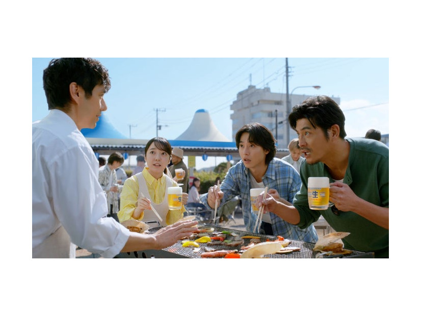 西島秀俊、上白石萌音、山崎賢人、坂口憲二／新TVCM「生奉行」篇より（提供写真）
