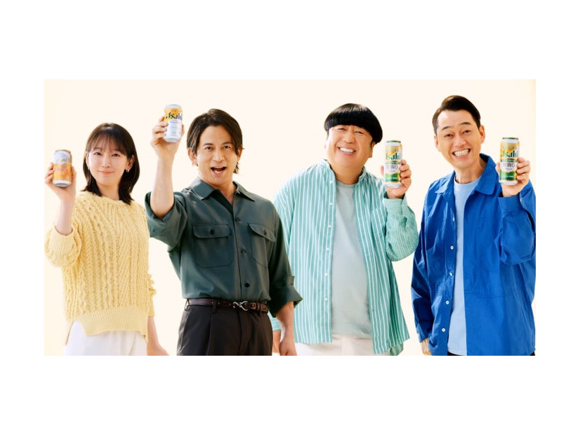 吉岡里帆、岡田准一、バナナマン（日村勇紀、設楽統）／新TVCM「GWは、ジョッキ缶シリーズ」篇より（提供写真）