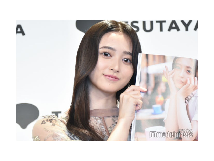 写真集刊行記念記者会見を行った井上和（C）モデルプレス