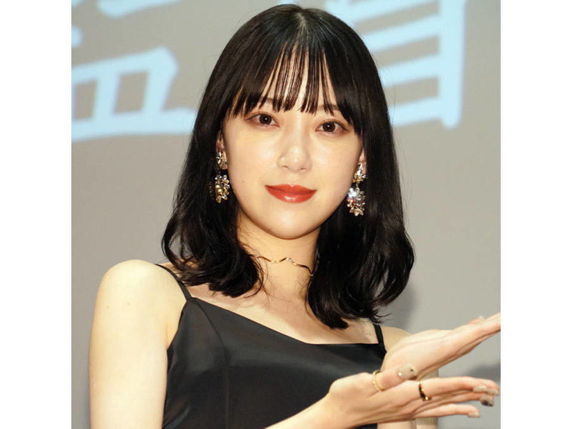 堀未央奈「もっちりするんです」ぷるんと質感がお気に入り！愛用リップグロス
