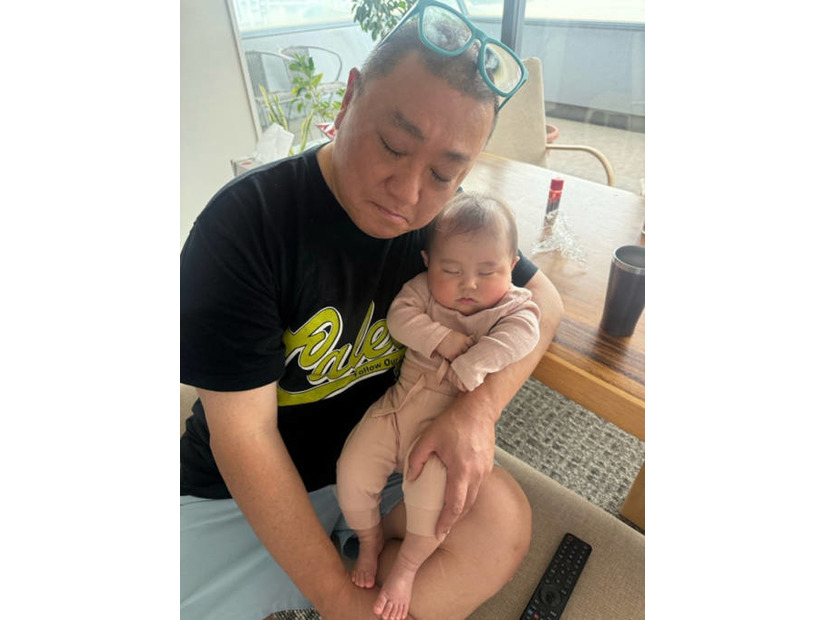 山本圭壱、愛娘は自分と西野未姫のどちら似！？比較SHOTに「顔がみんな似てる」「とにかく可愛い」の声