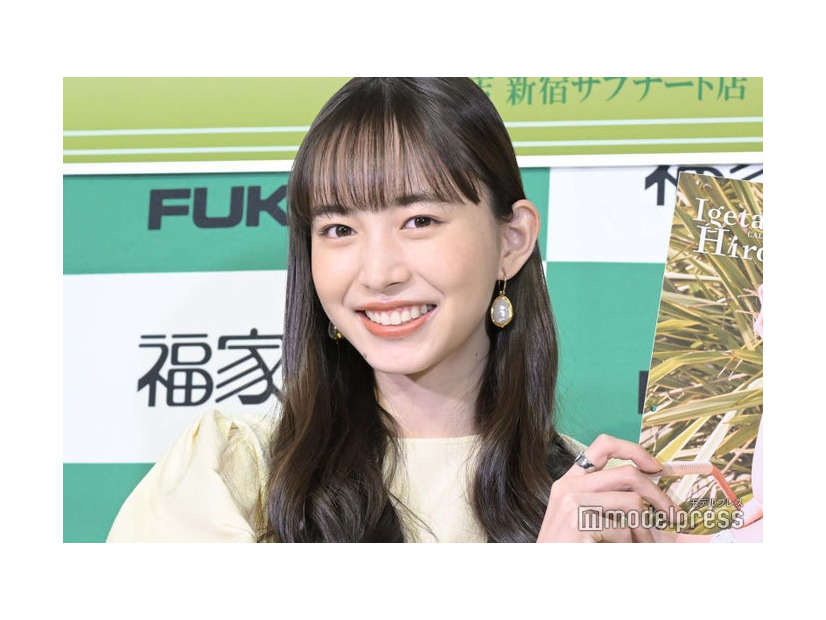 ロングヘアの井桁弘恵（C）モデルプレス