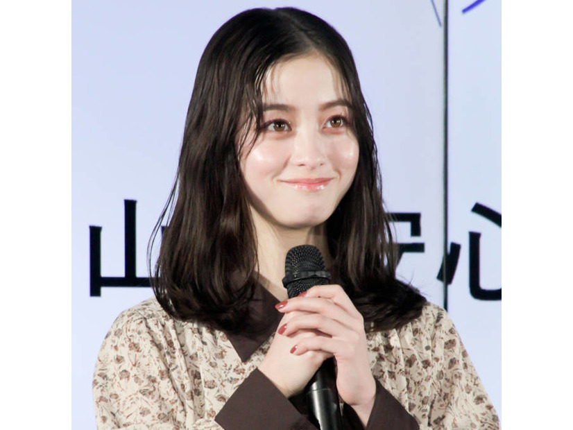 橋本環奈、ヘリコプター内で笑顔を見せた番組オフショットに反響「ビジュアル最高」「かわいいの天才」