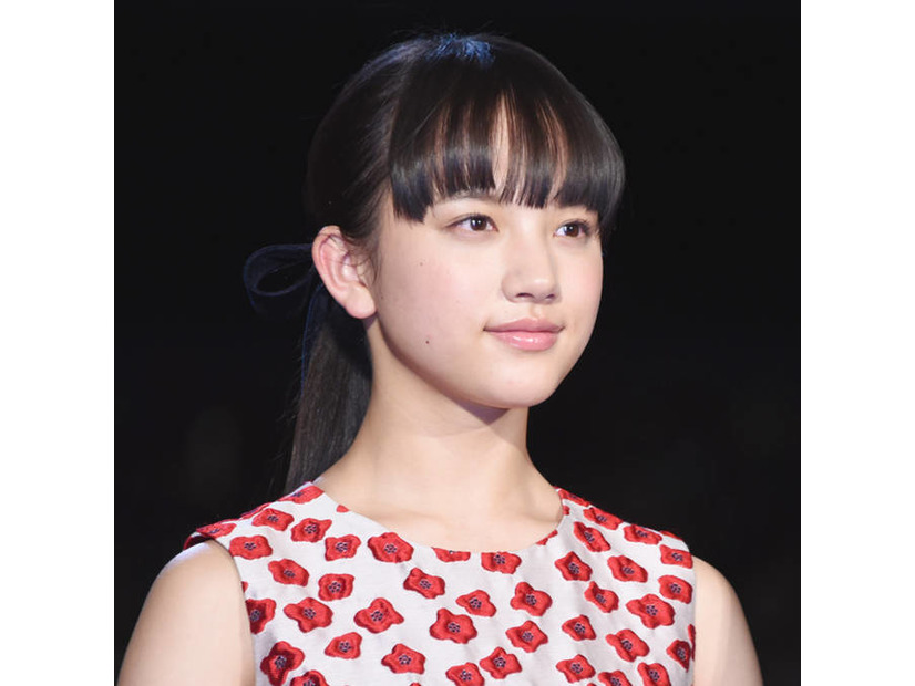清原果耶、凛としたブラックコーデSHOTに「眼福すぎます」「大人っぽくて綺麗」と反響