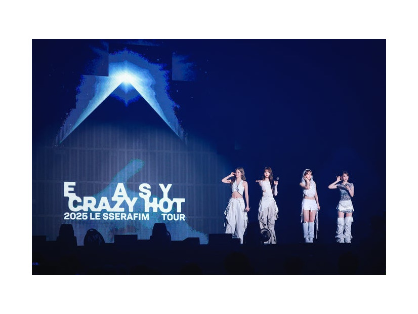 LE SSERAFIM（HUH YUNJINは欠席）（P）＆（C）SOURCE MUSIC
