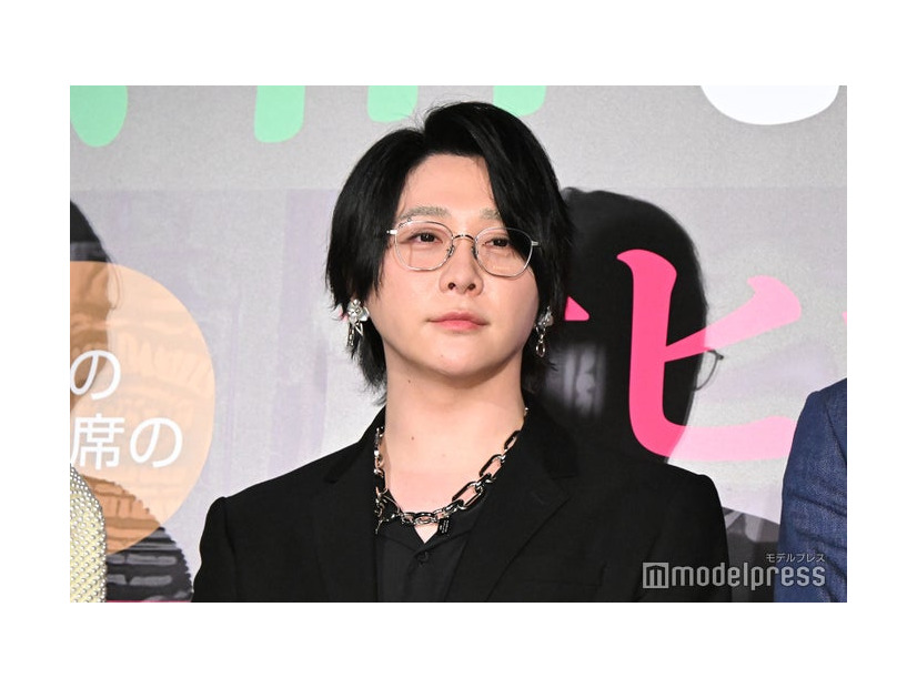 シルバーアクセサリーをまとう大森元貴（C）モデルプレス