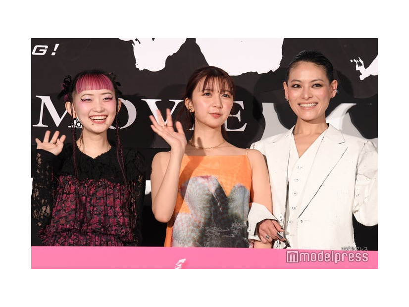 「パリピ孔明 THE MOVIE」公開記念舞台挨拶に出席した詩羽、上白石萌歌、菅原小春（C）モデルプレス