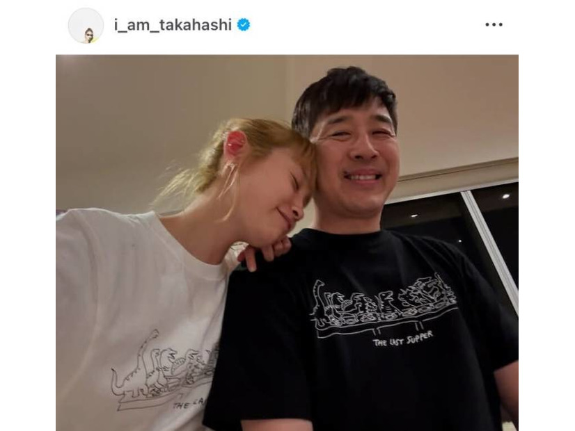 高橋愛、夫・あべこうじとの“偶然”お揃いSHOTにファンほっこり「さすがのおふたり」「今日もラブラブ」