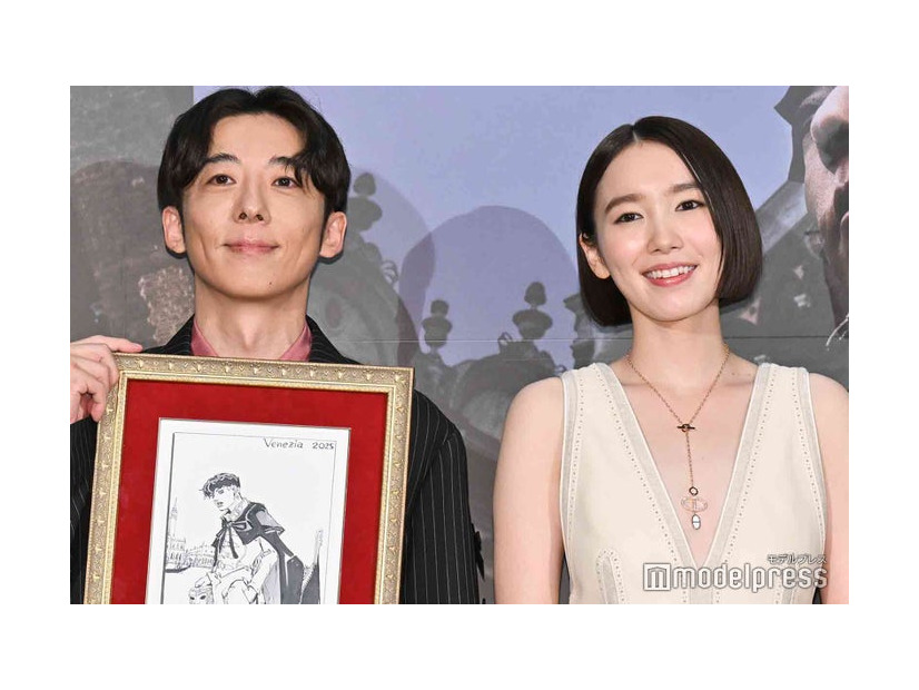 映画「岸辺露伴は動かない 懺悔室」ジャパンプレミアに登場した高橋一生、飯豊まりえ（C）モデルプレス