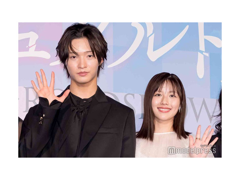映画「青春ゲシュタルト崩壊」完成披露試写会に出席した佐藤新、渡邉美穂（C）モデルプレス