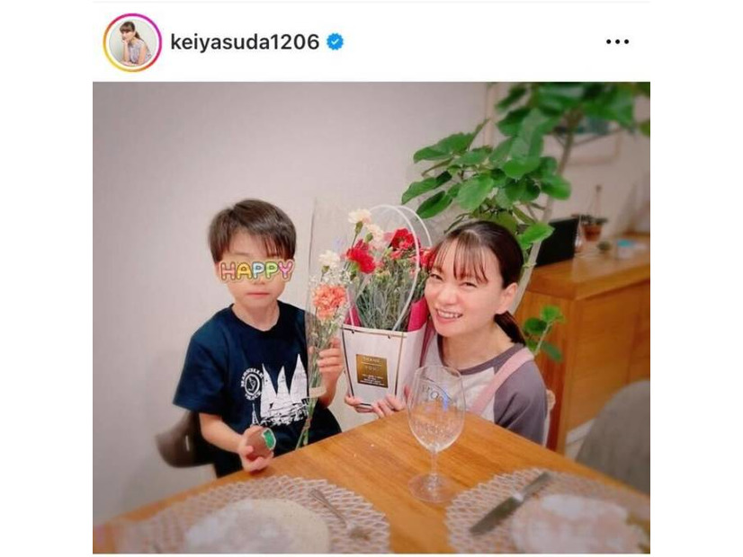 保田圭、息子からのカーネーションSHOTに「ホッコリ」「感動しちゃいますね」の声