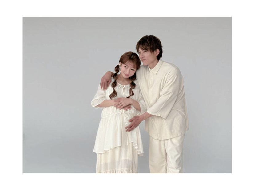 第5子妊娠中の辻希美、ふっくらお腹で杉浦太陽とパシャリ！夫婦で撮影を報告「安心感あって楽しかった」