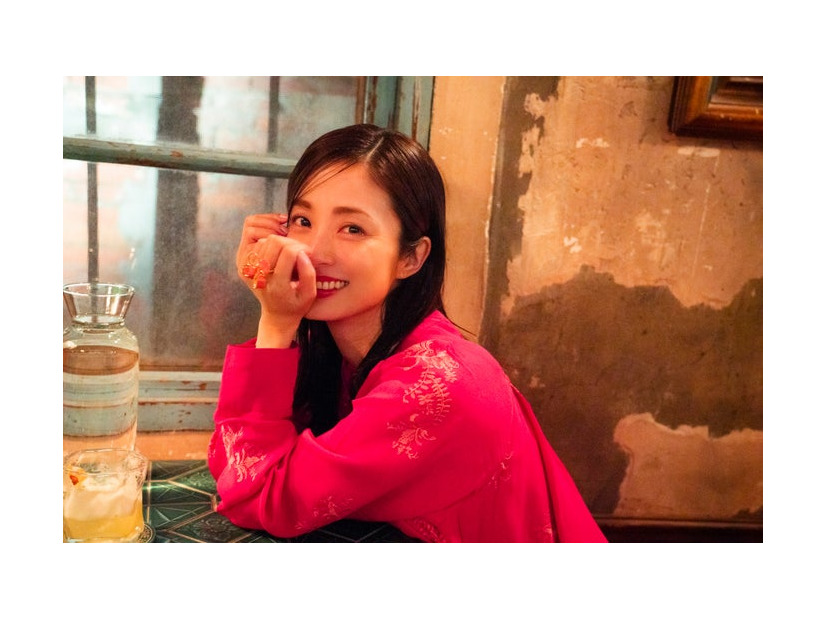 上戸彩「上戸彩写真集Midday Reverie」より（提供写真）