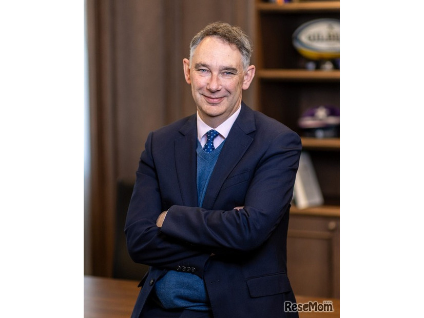 Tony Darby 校長